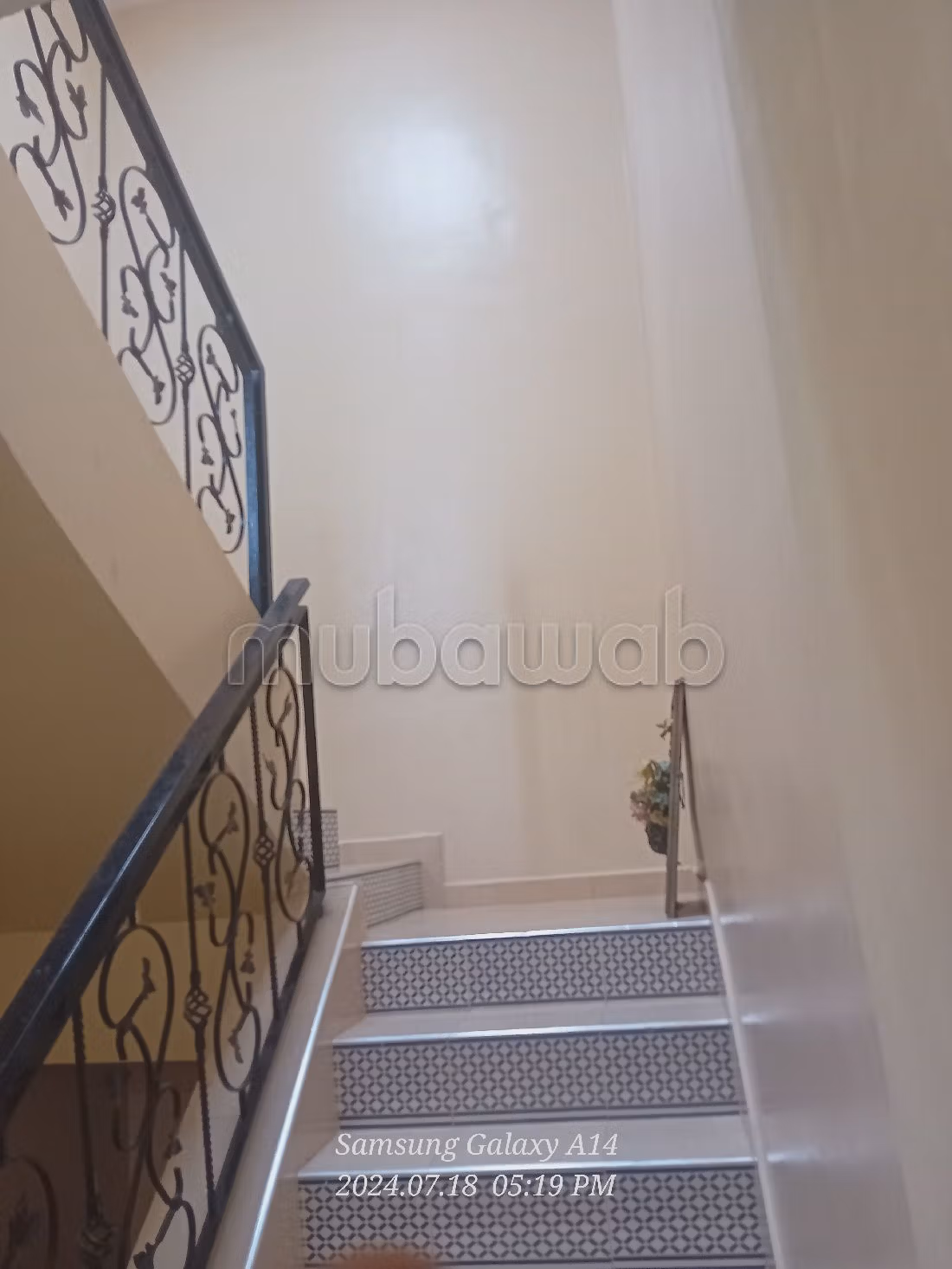 Huizen om te kopen. 5 Kamers. Traditionele, Marokkaanse woonkamer en satellietschotel. 