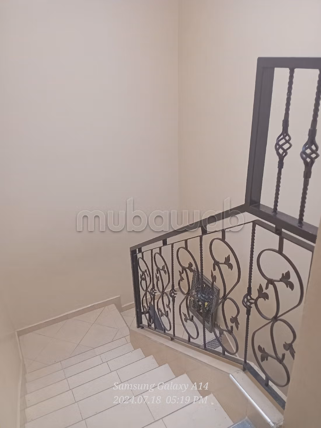 Huizen om te kopen. 5 Kamers. Traditionele, Marokkaanse woonkamer en satellietschotel. 