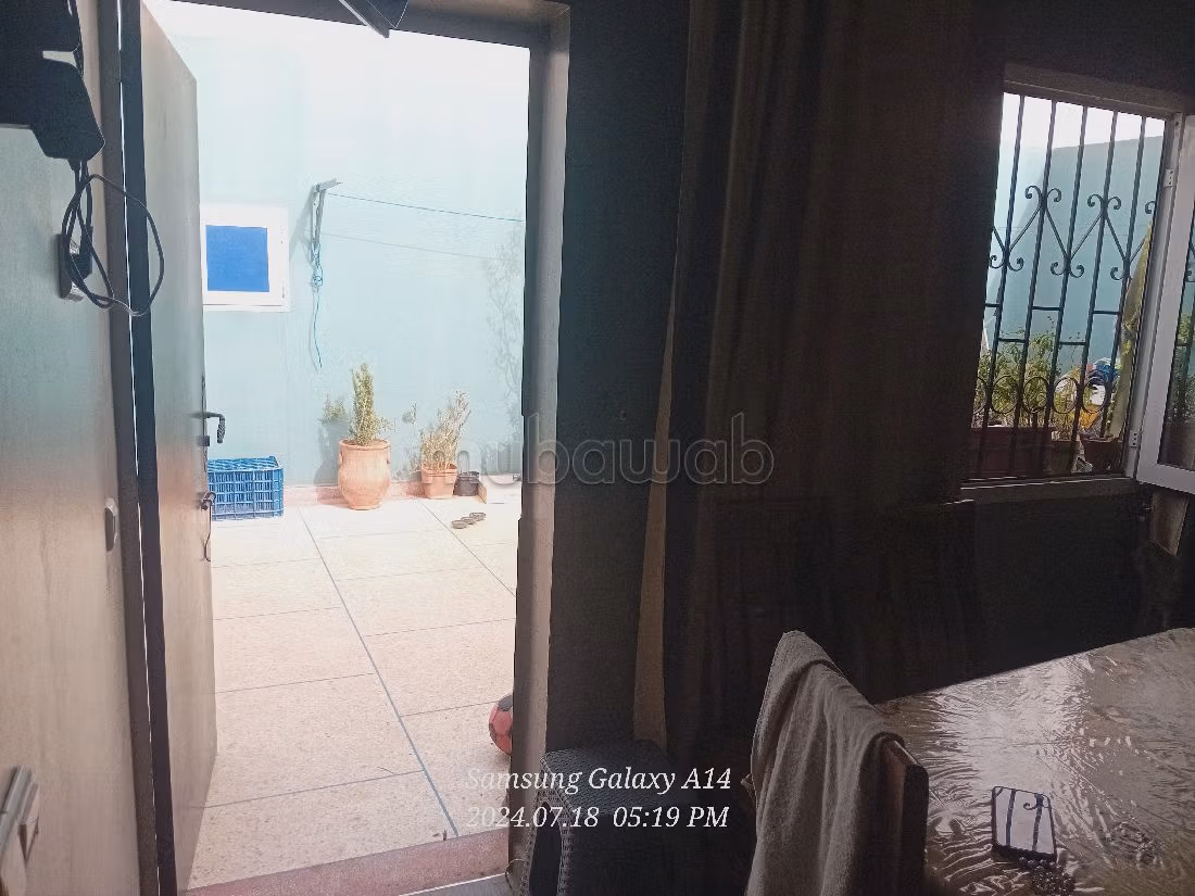 Huizen om te kopen. 5 Kamers. Traditionele, Marokkaanse woonkamer en satellietschotel. 