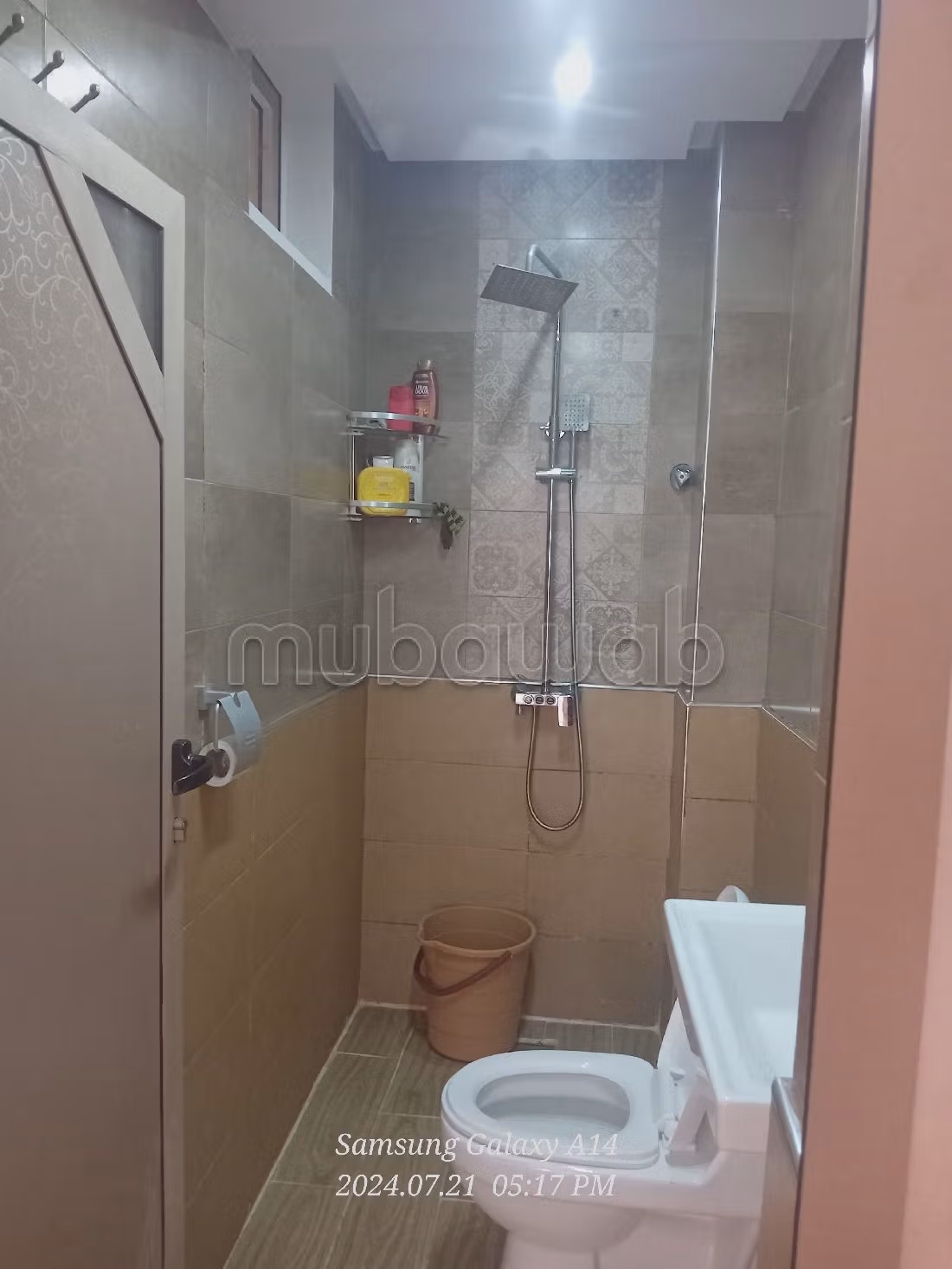 Huizen om te kopen. 5 Kamers. Traditionele, Marokkaanse woonkamer en satellietschotel. 