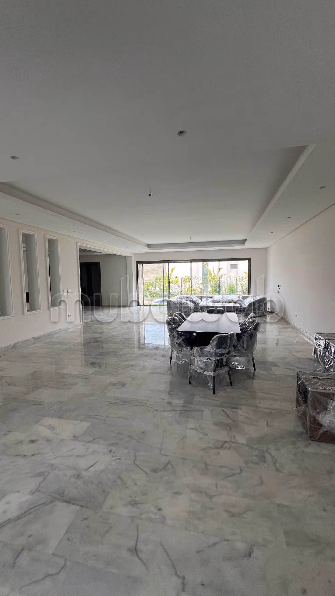 Splendid villa for sale. Small area 760 m². Well furnished. 