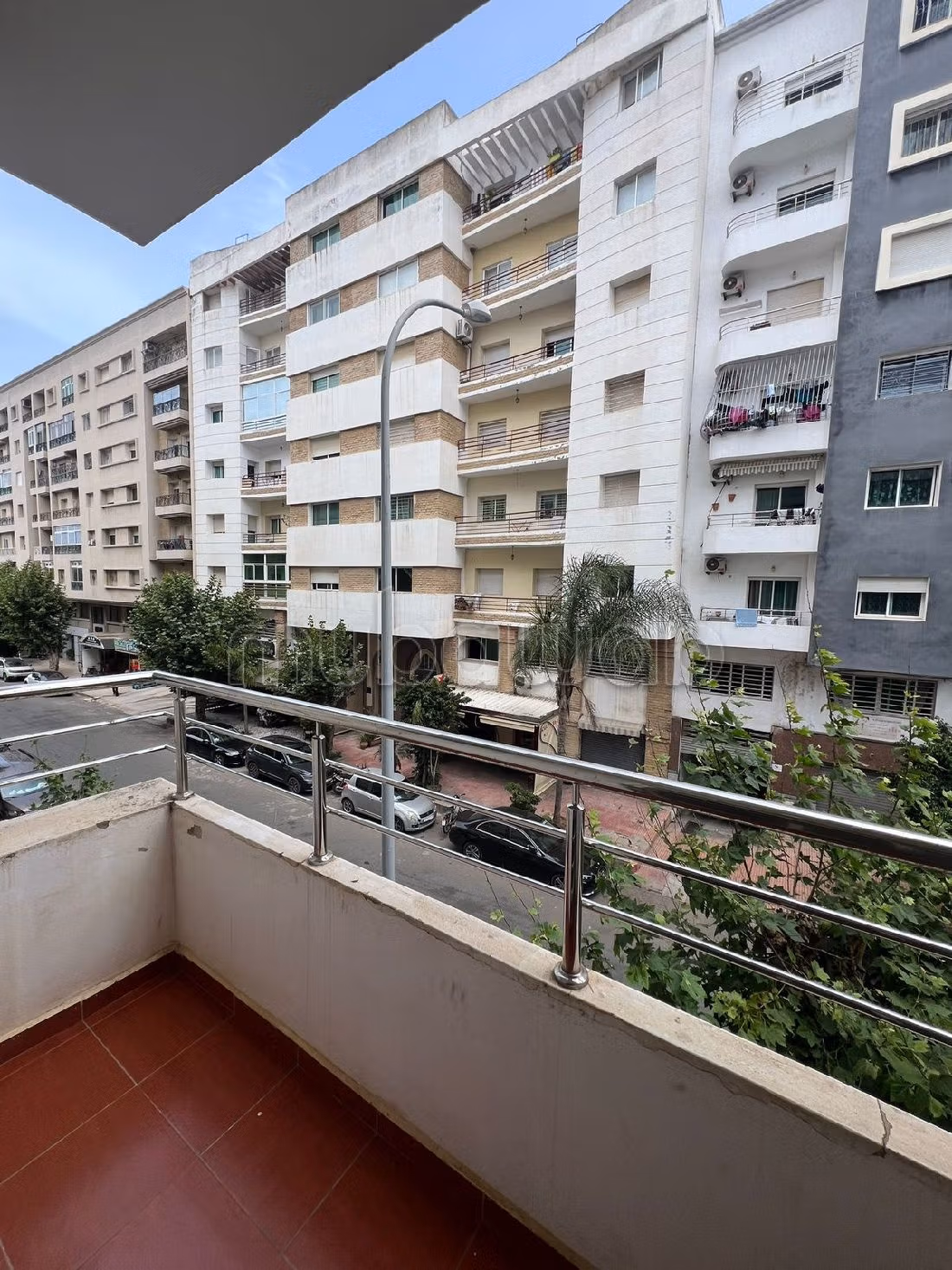 Bonito piso en venta en Maamora. Pequeña superficie 133 m². Conserje disponible, sistema de aire condicionado. 