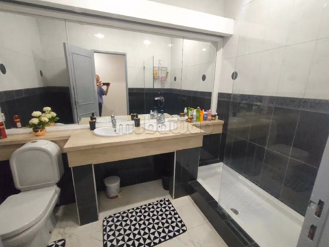 Appartamento in affitto a Maârif. Superficie totale 140 m². Ammobiliato