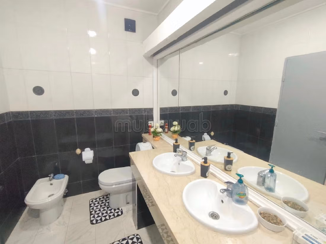 Appartamento in affitto a Maârif. Superficie totale 140 m². Ammobiliato