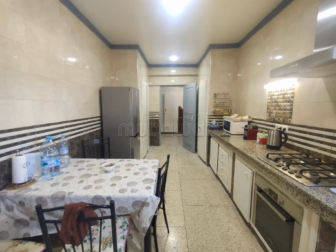 Appartamento in affitto a Maârif. Superficie totale 140 m². Ammobiliato