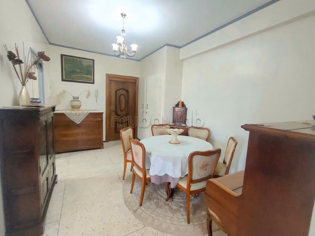 Appartamento in affitto a Maârif. Superficie totale 140 m². Ammobiliato