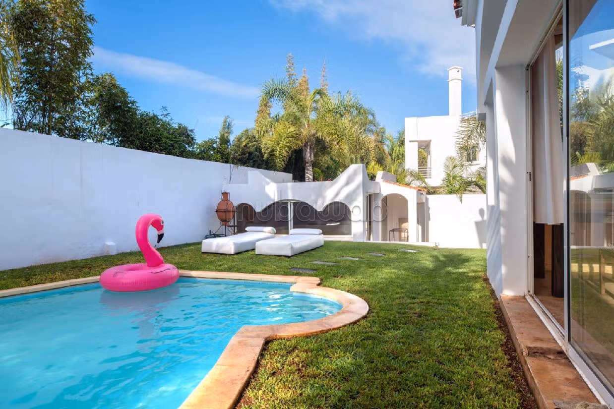 Casa di lusso in vendita a Ain Diab. 4 belle camere da letto. Terrazzo e giardino. 