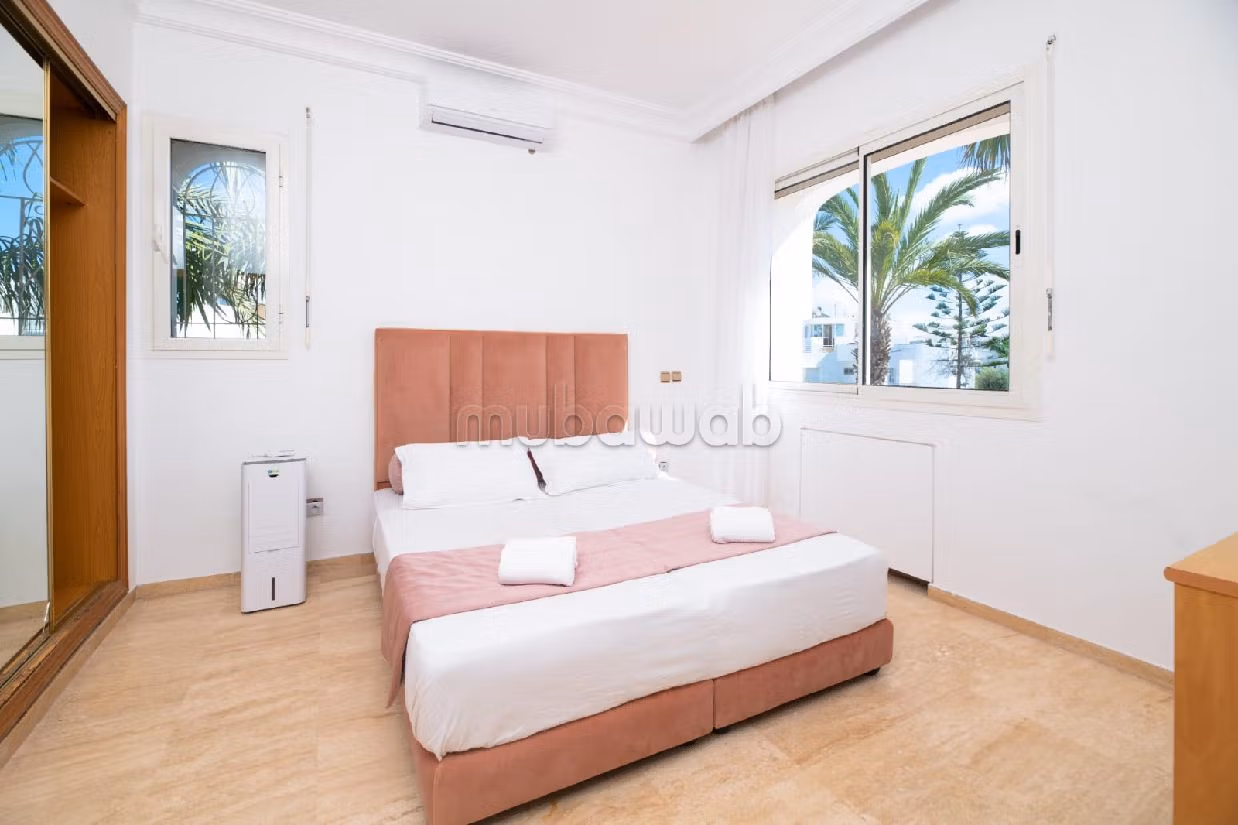 Casa di lusso in vendita a Ain Diab. 4 belle camere da letto. Terrazzo e giardino. 