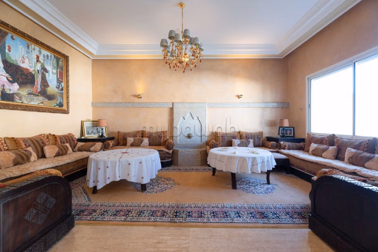 Casa di lusso in vendita a Ain Diab. 4 belle camere da letto. Terrazzo e giardino. 