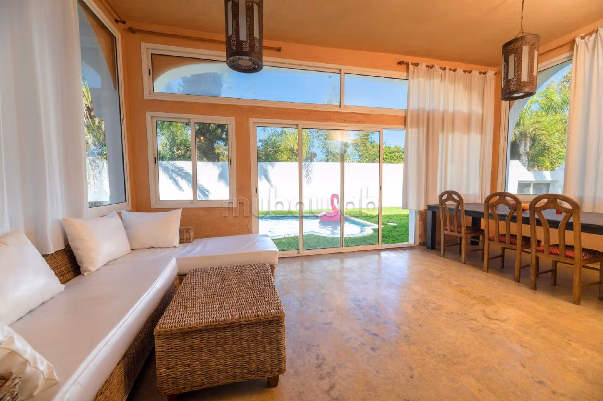 Casa di lusso in vendita a Ain Diab. 4 belle camere da letto. Terrazzo e giardino. 