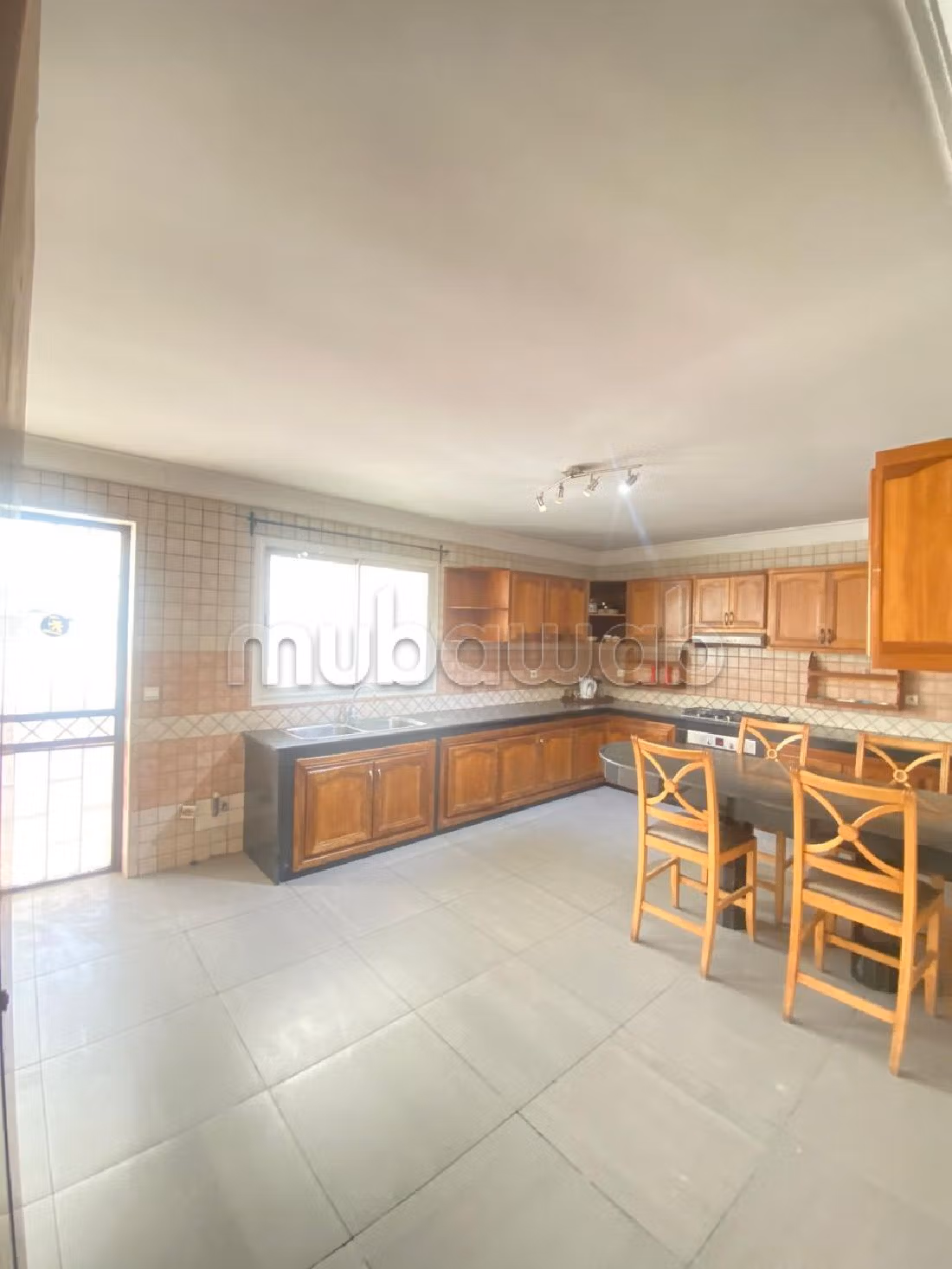 Beautiful apartment for sale in Maârif Extension. 7 large living areas. Lift and parking