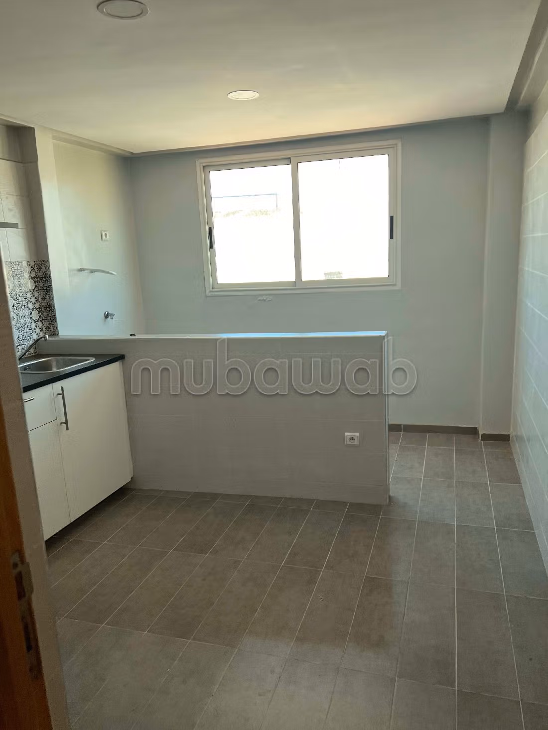 Vendita appartamento a Hay Chmaou. 6 ampi locali. Garage e ascensore