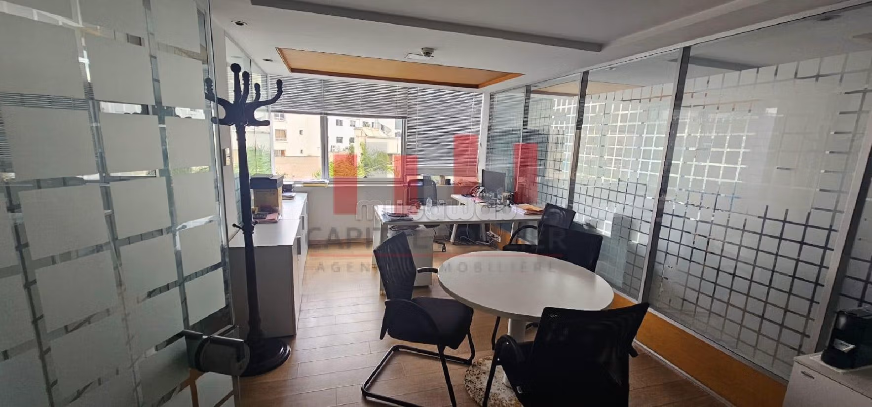 Ufficio disponibile in affitto a Racine. Superficie di 1300 m². Con ascensore e terrazzo