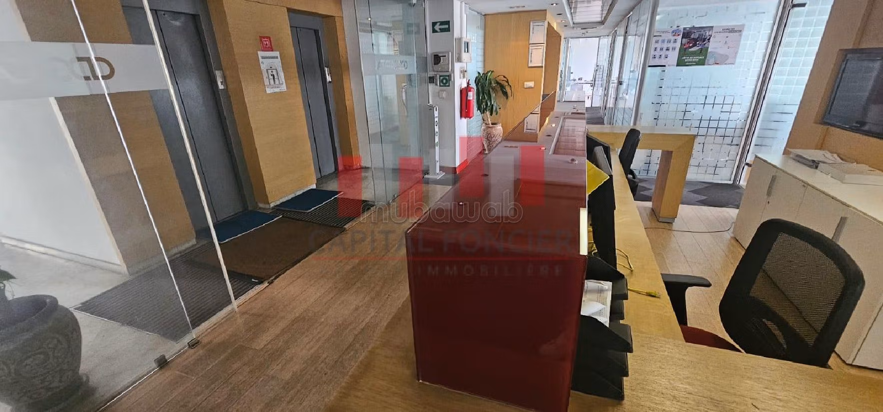 Ufficio disponibile in affitto a Racine. Superficie di 1300 m². Con ascensore e terrazzo