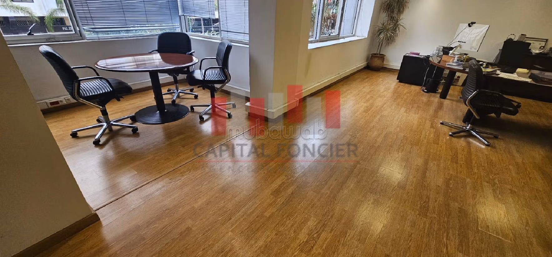 Ufficio disponibile in affitto a Racine. Superficie di 1300 m². Con ascensore e terrazzo