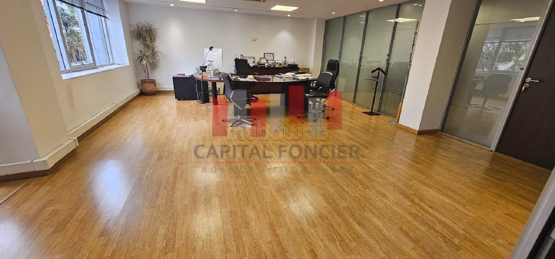 Ufficio disponibile in affitto a Racine. Superficie di 1300 m². Con ascensore e terrazzo