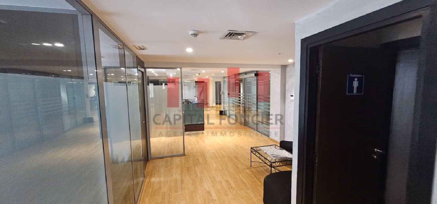 Ufficio disponibile in affitto a Racine. Superficie di 1300 m². Con ascensore e terrazzo
