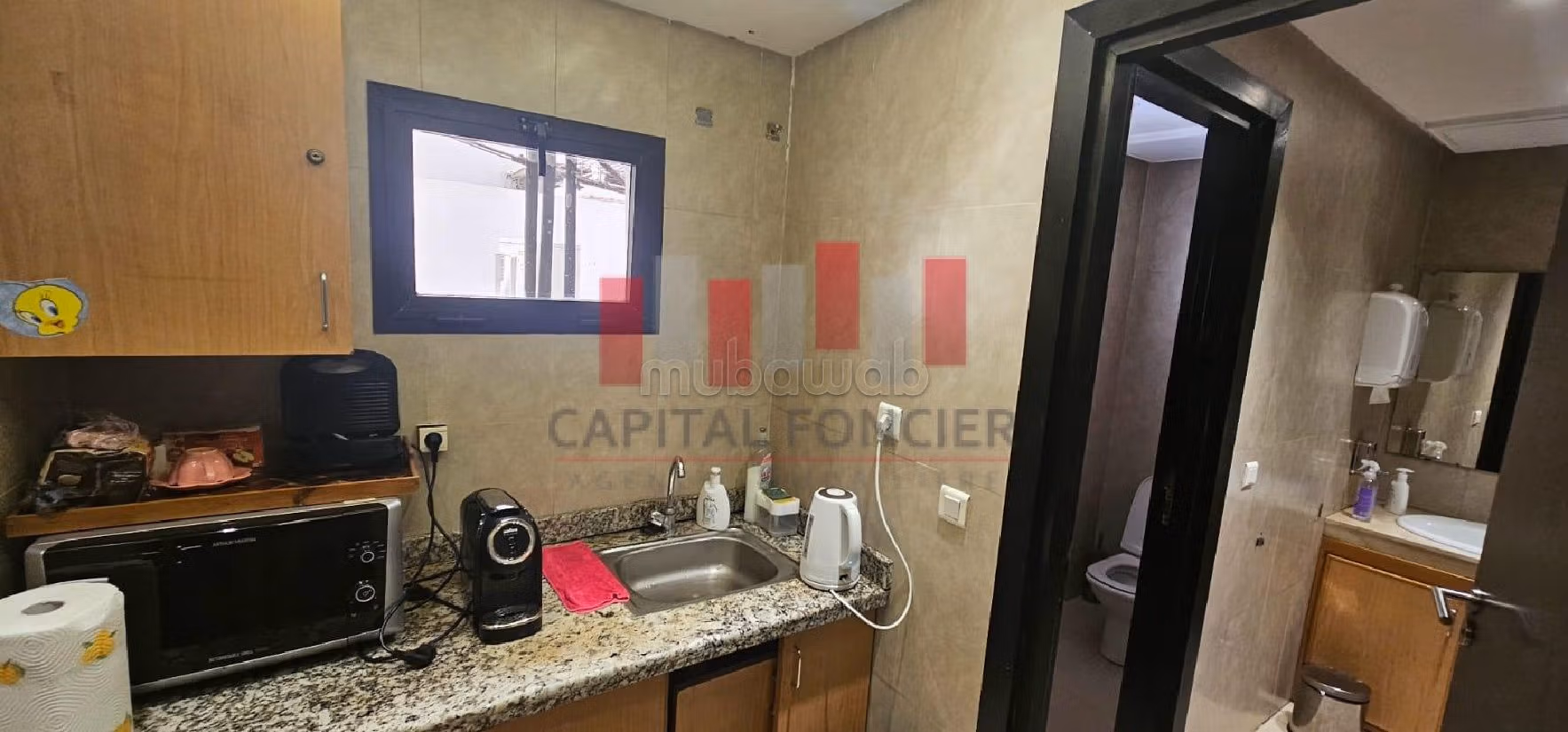 Ufficio disponibile in affitto a Racine. Superficie di 1300 m². Con ascensore e terrazzo