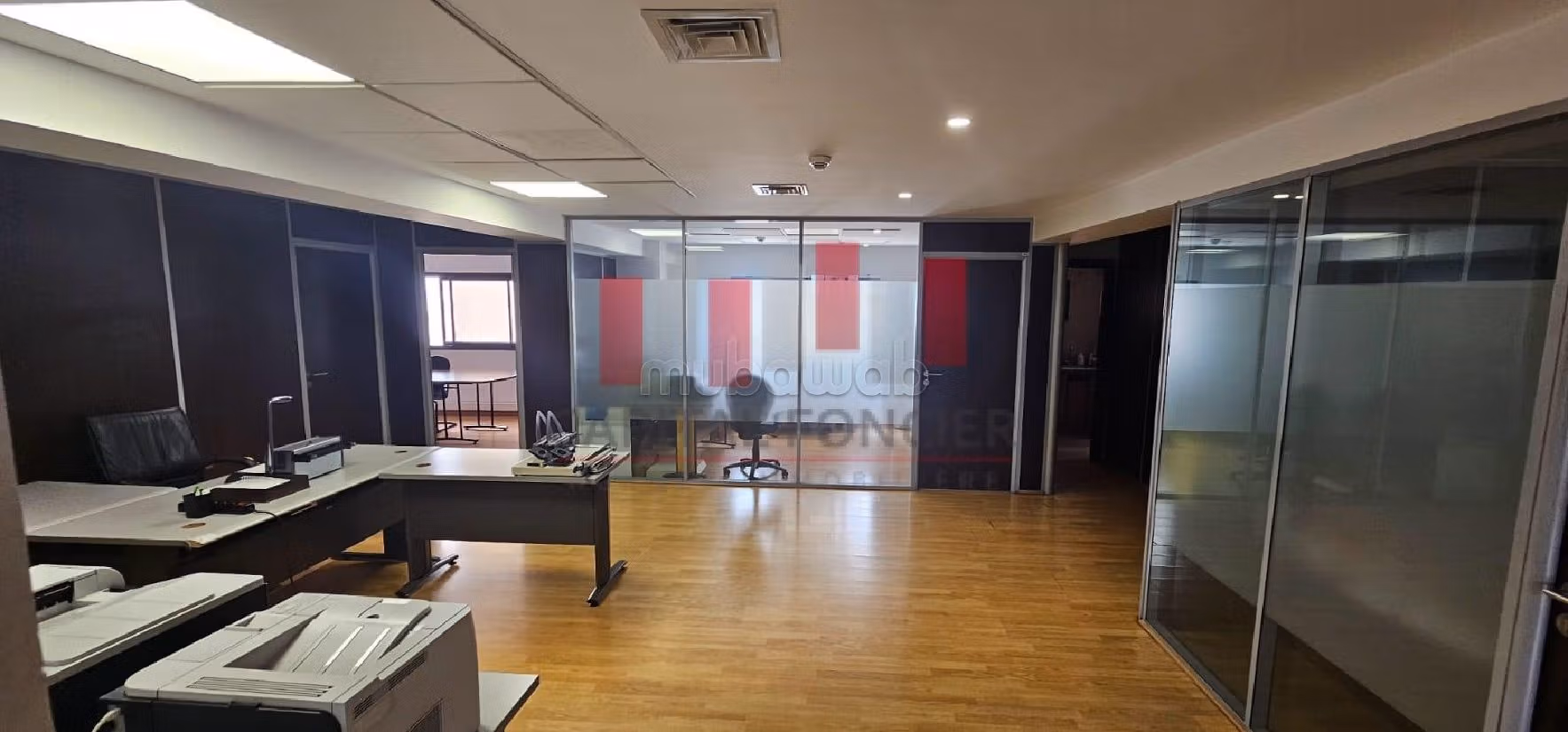 Ufficio disponibile in affitto a Racine. Superficie di 1300 m². Con ascensore e terrazzo