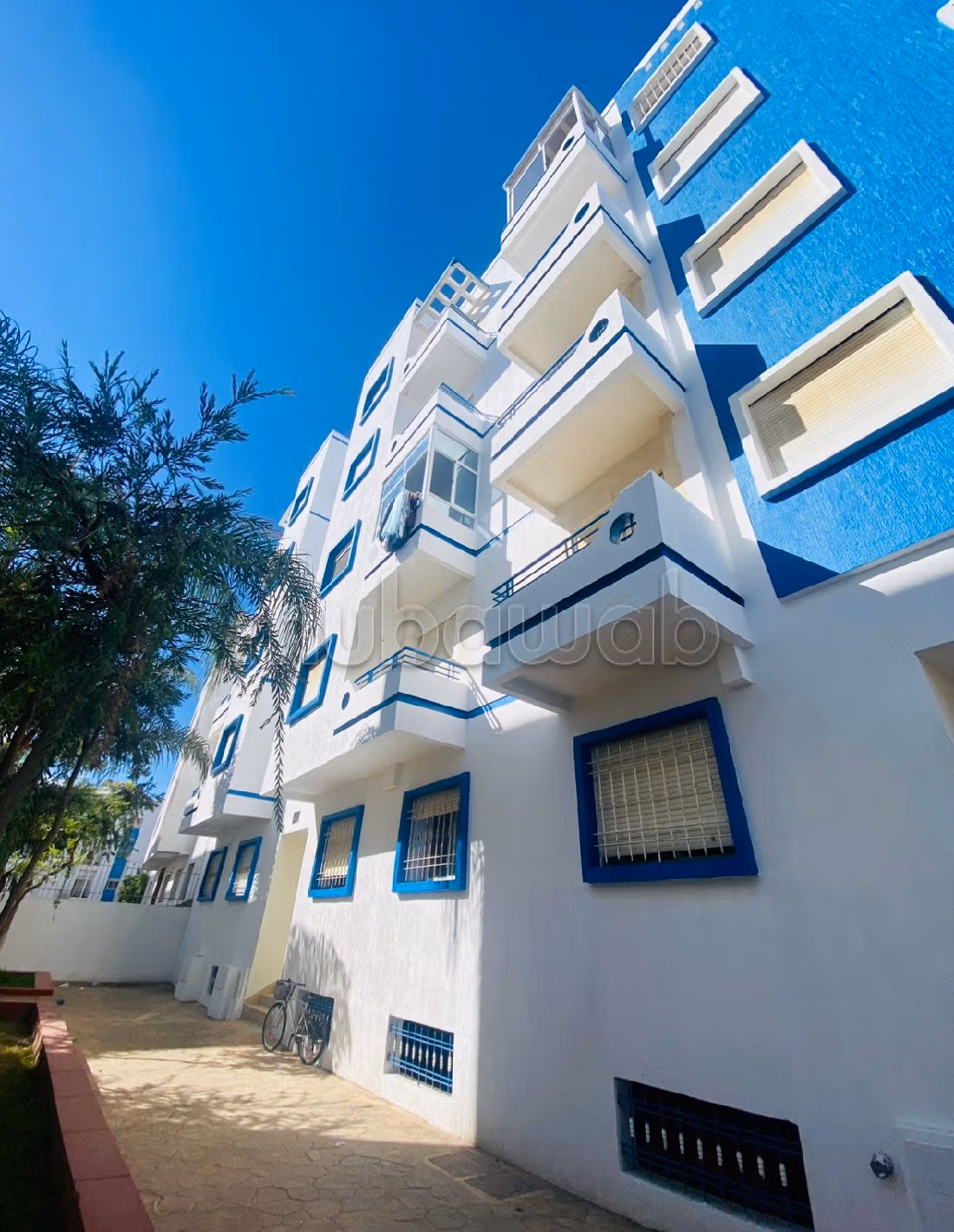 شقة رائعة للبيع بمرتيل. 3 غرف رائعة. مفروشة