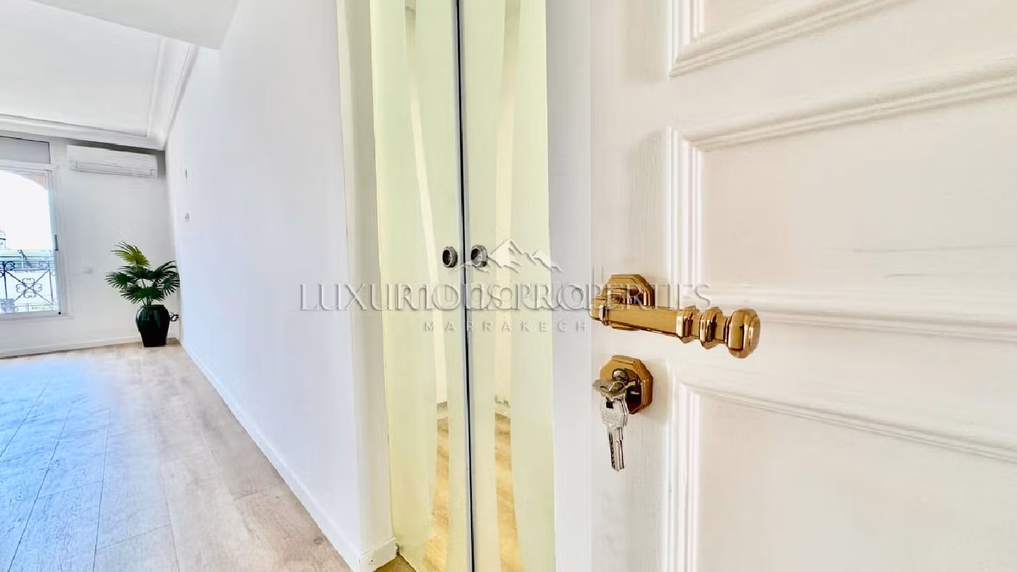 Apartment for rent in Guéliz. 5 rooms. Lift and garage