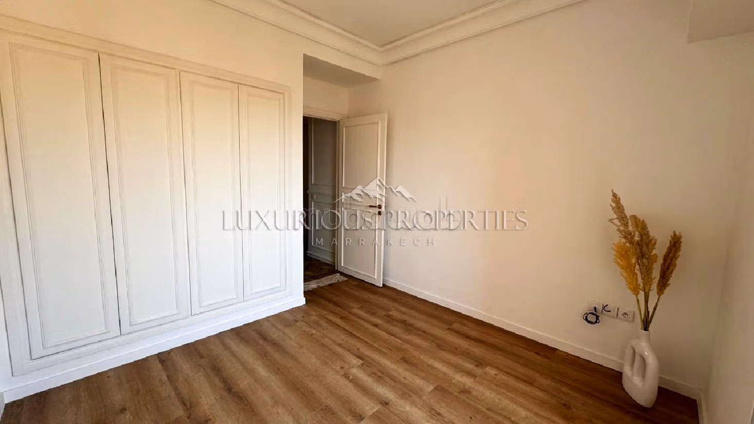 Apartment for rent in Guéliz. 5 rooms. Lift and garage