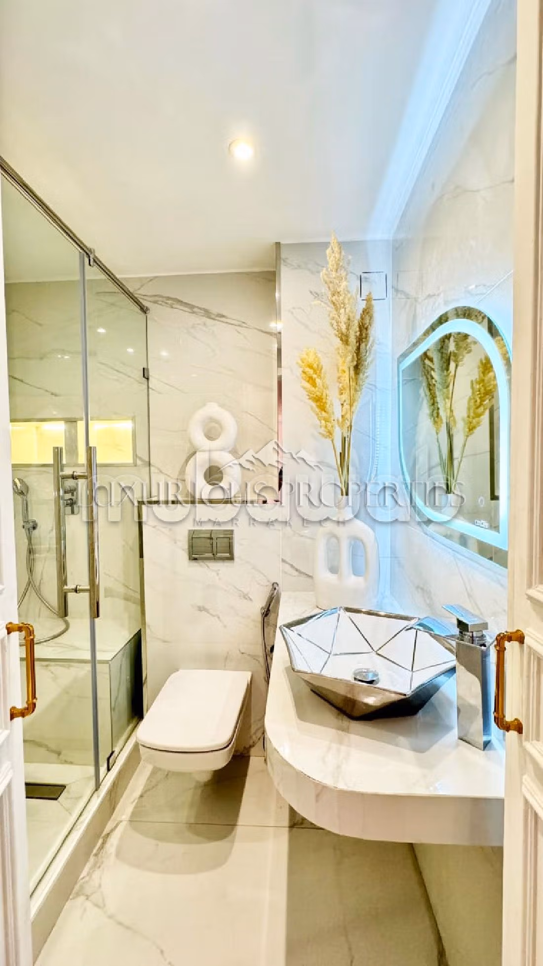 Apartment for rent in Guéliz. 5 rooms. Lift and garage