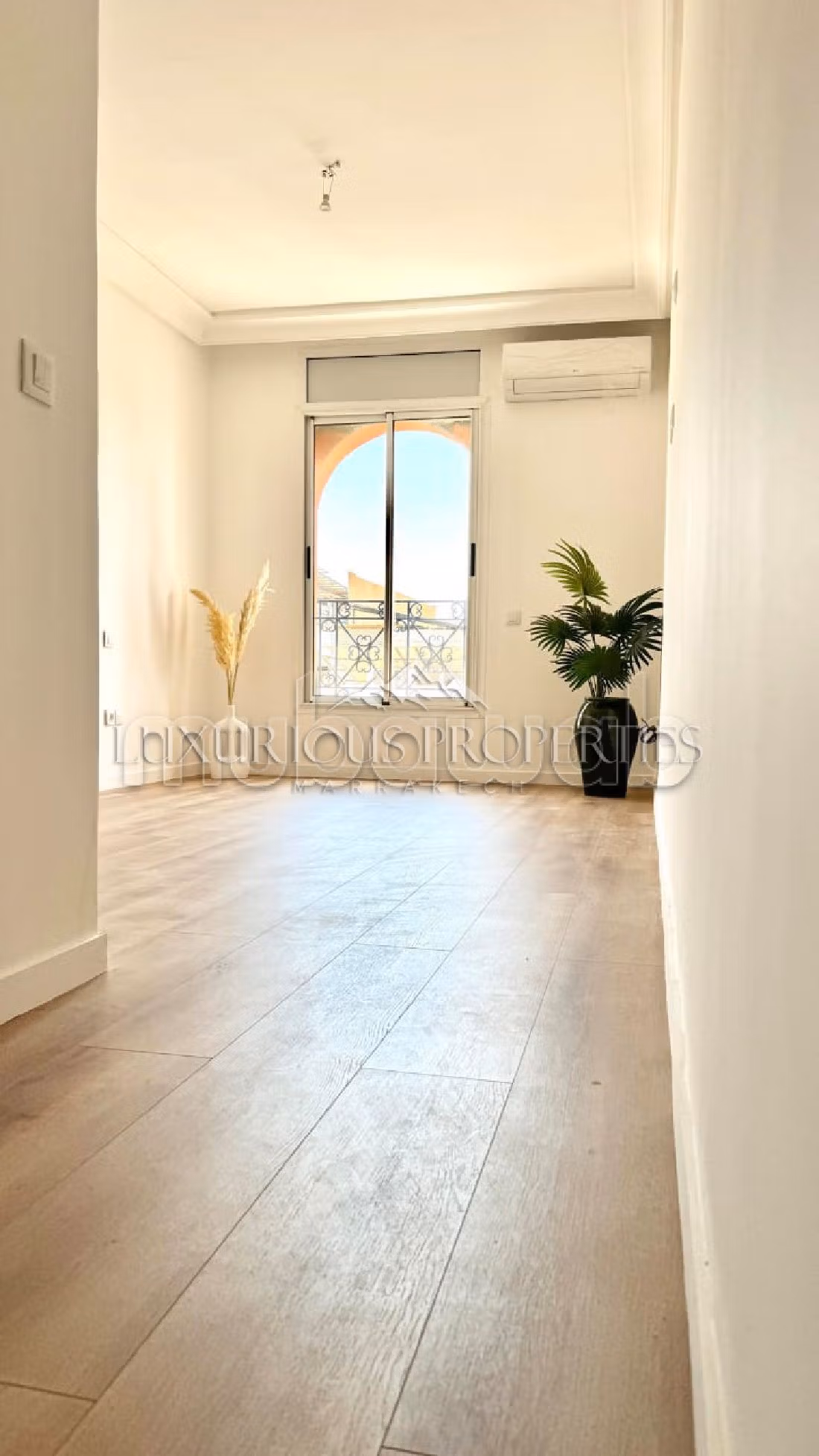 Apartment for rent in Guéliz. 5 rooms. Lift and garage