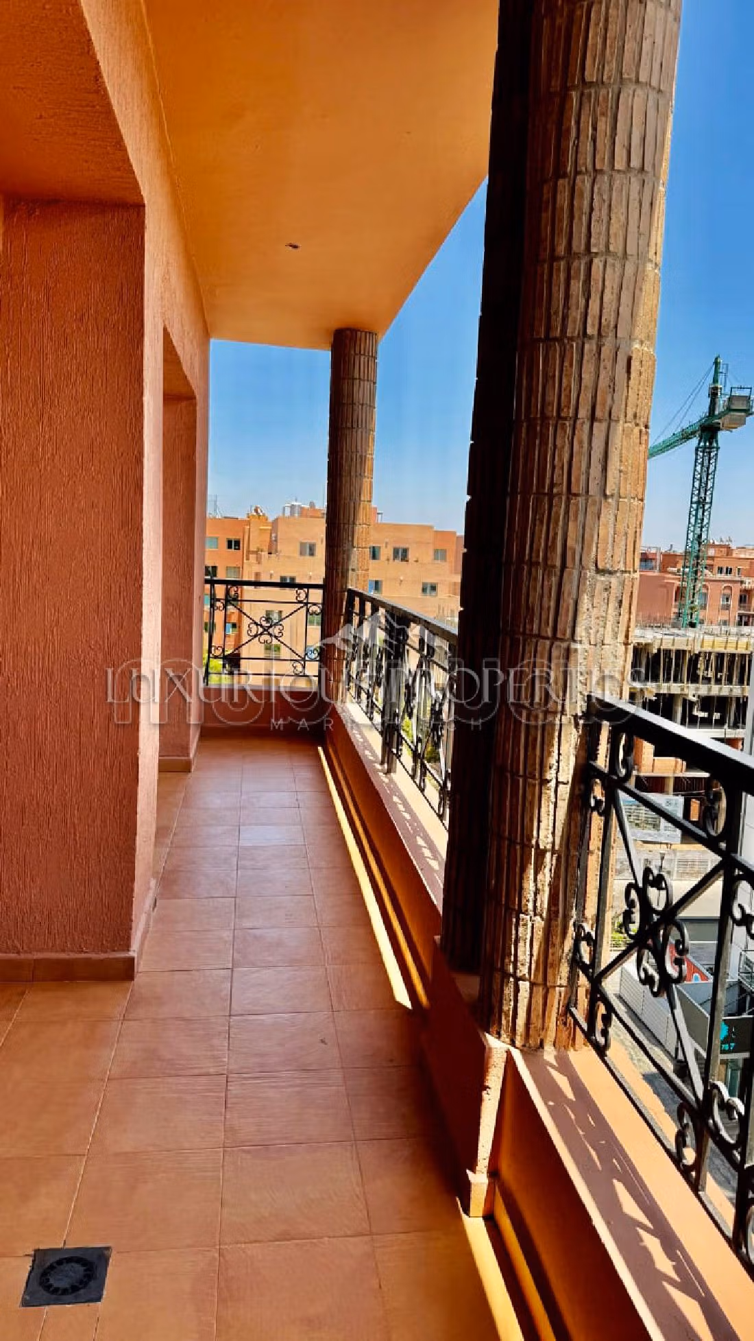 Apartment for rent in Guéliz. 5 rooms. Lift and garage