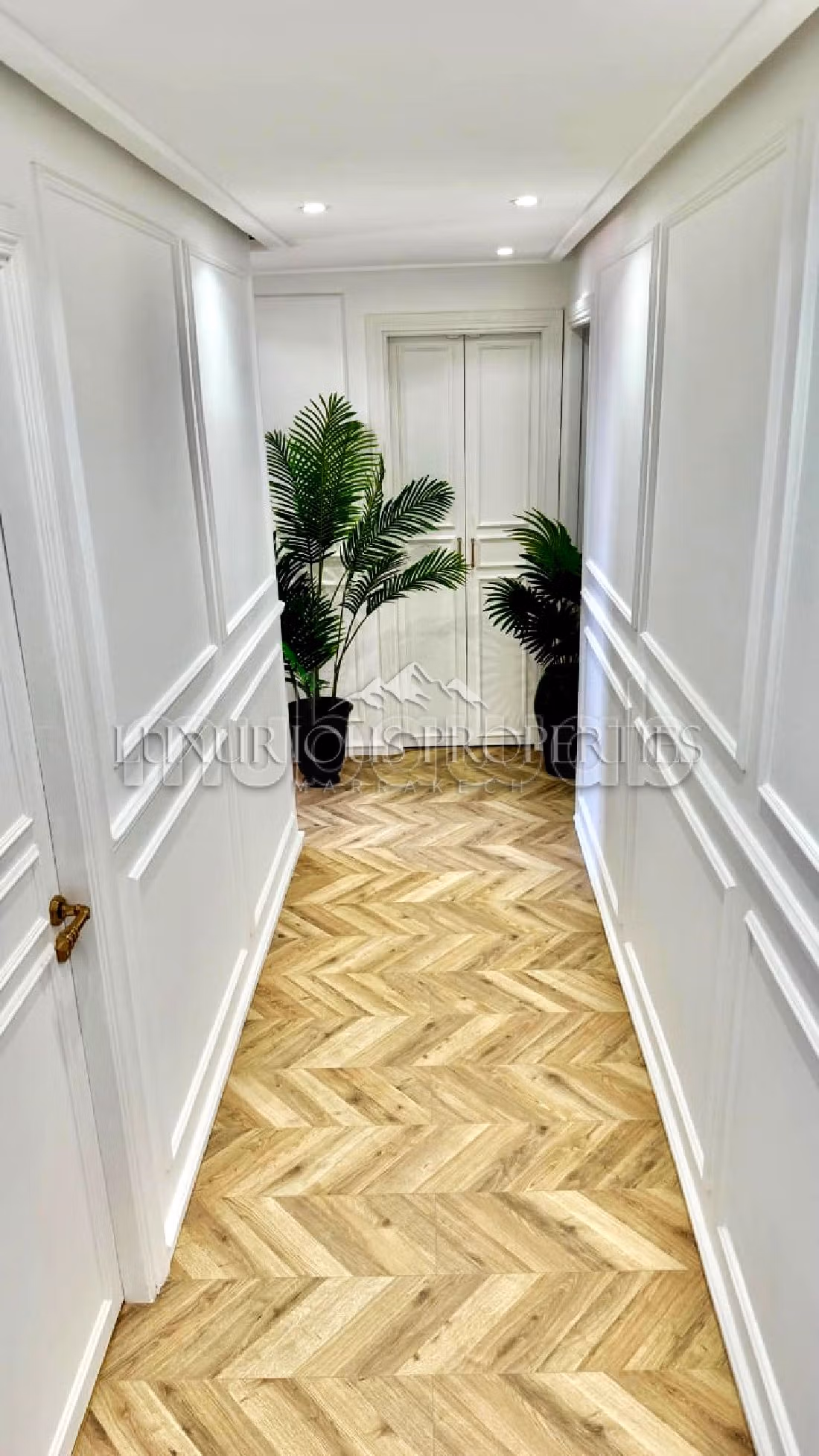 Apartment for rent in Guéliz. 5 rooms. Lift and garage