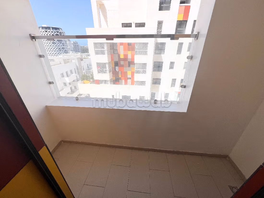 Encuentra un piso en alquiler en Casablanca Finance City. 2 hermosas habitaciones. Ascensor y terraza.