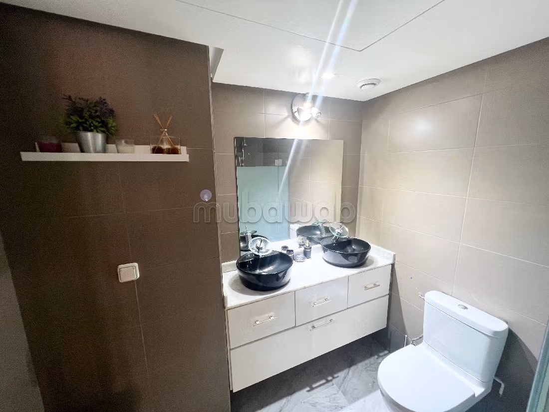 Encuentra un piso en alquiler en Casablanca Finance City. 2 hermosas habitaciones. Ascensor y terraza.