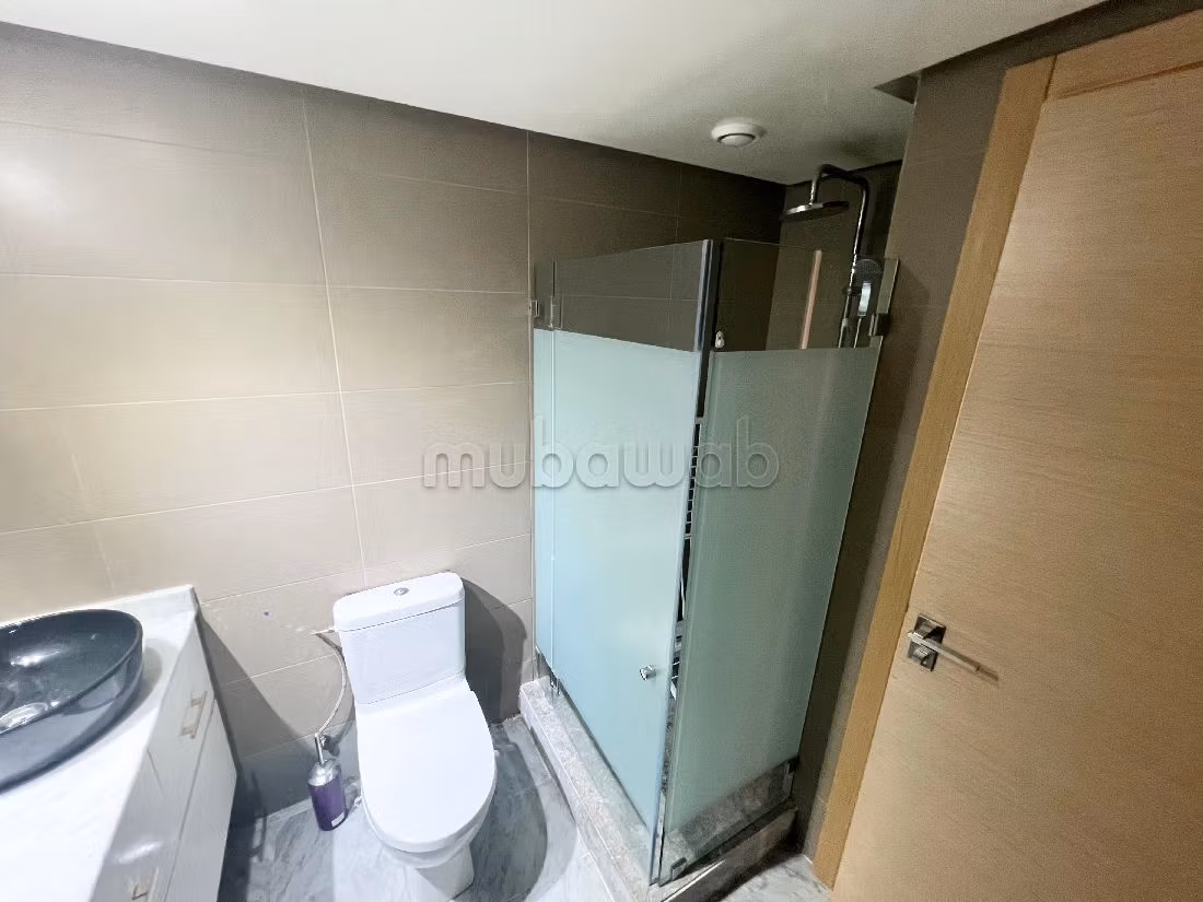 Encuentra un piso en alquiler en Casablanca Finance City. 2 hermosas habitaciones. Ascensor y terraza.