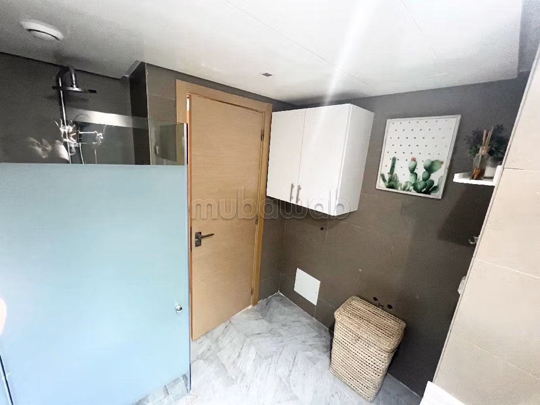 Encuentra un piso en alquiler en Casablanca Finance City. 2 hermosas habitaciones. Ascensor y terraza.