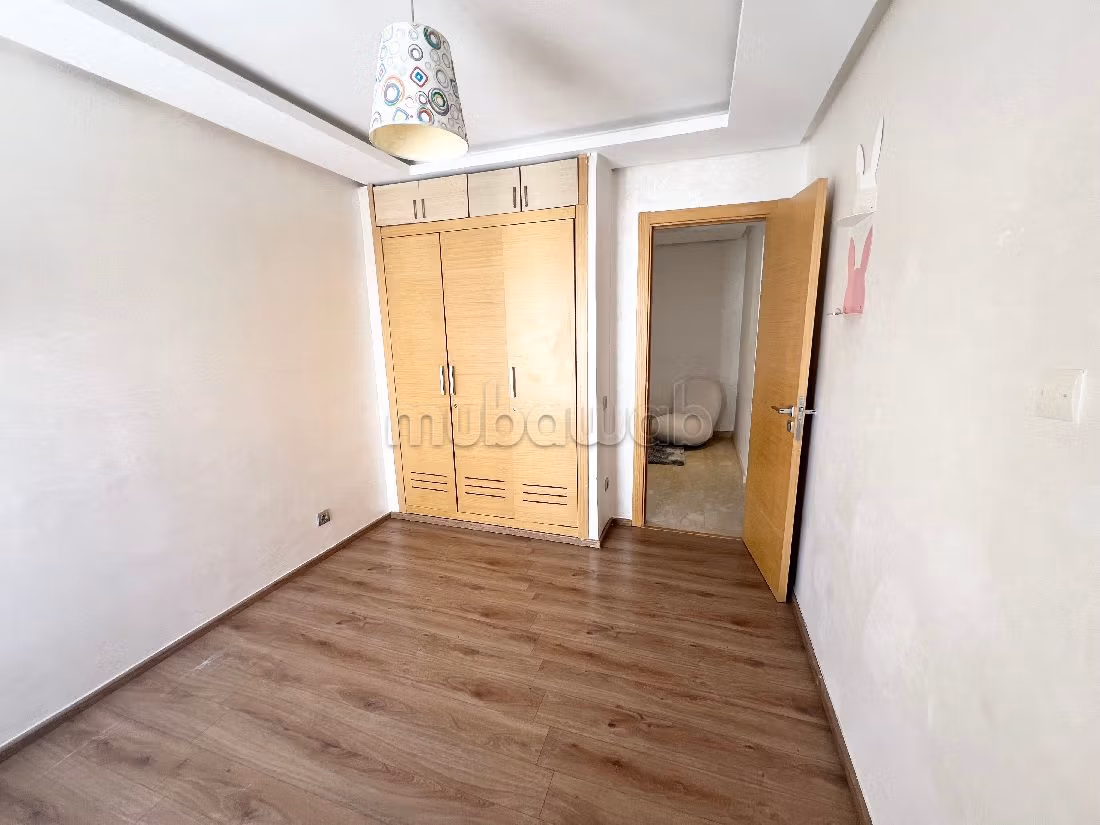 Encuentra un piso en alquiler en Casablanca Finance City. 2 hermosas habitaciones. Ascensor y terraza.