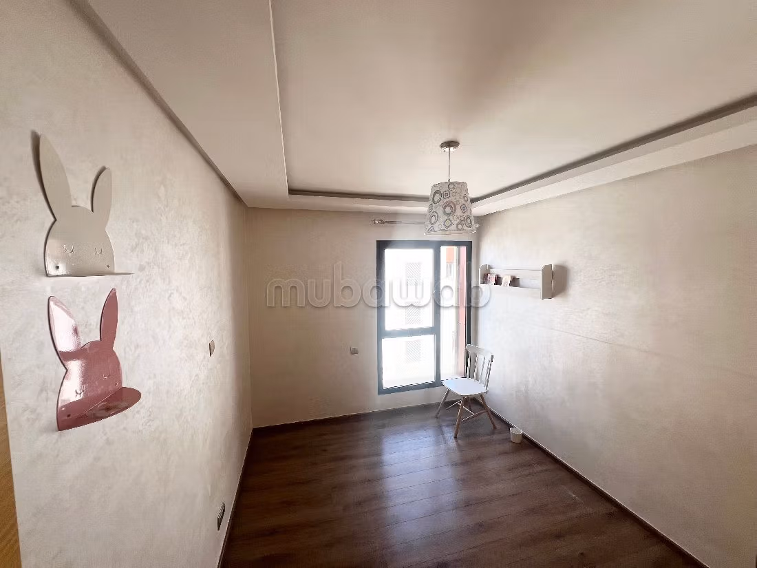 Encuentra un piso en alquiler en Casablanca Finance City. 2 hermosas habitaciones. Ascensor y terraza.