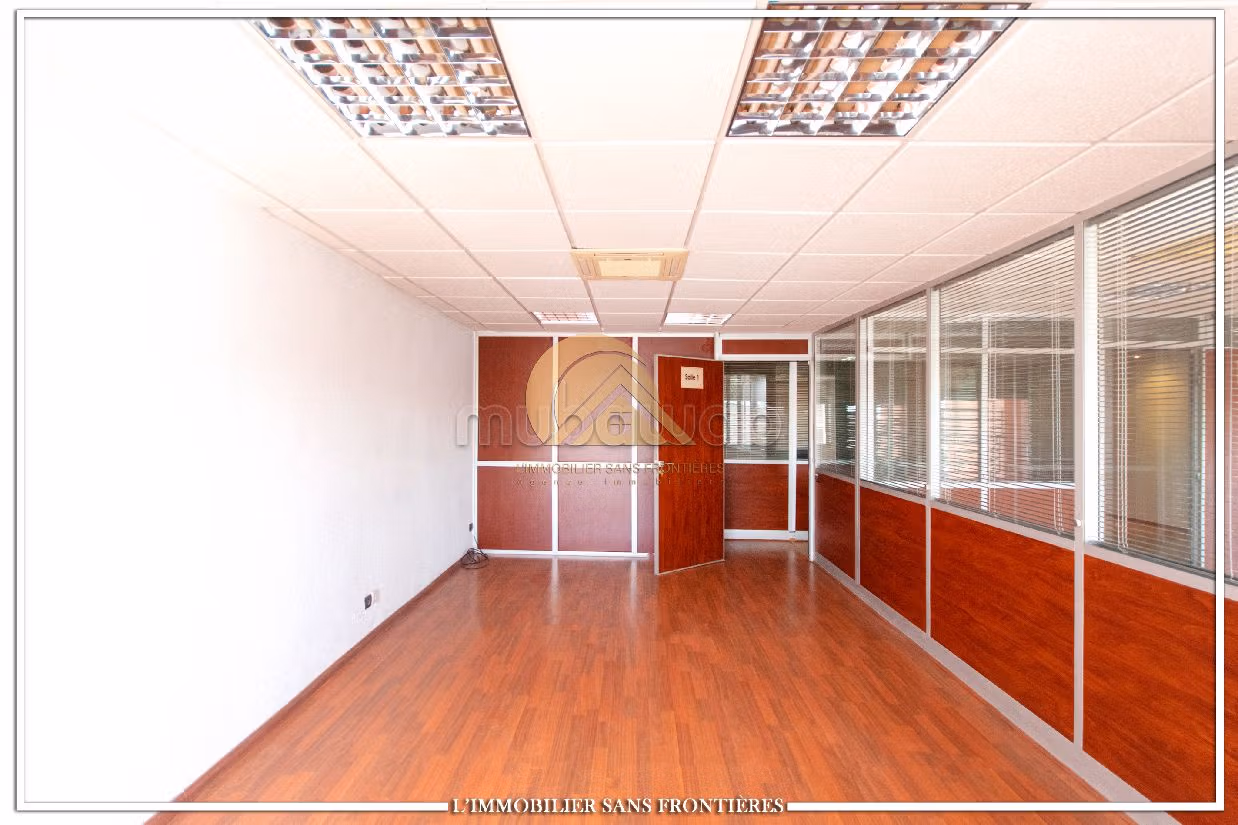 Offices for sale in Route Casablanca. 5 rooms. Caretaker and air conditioning