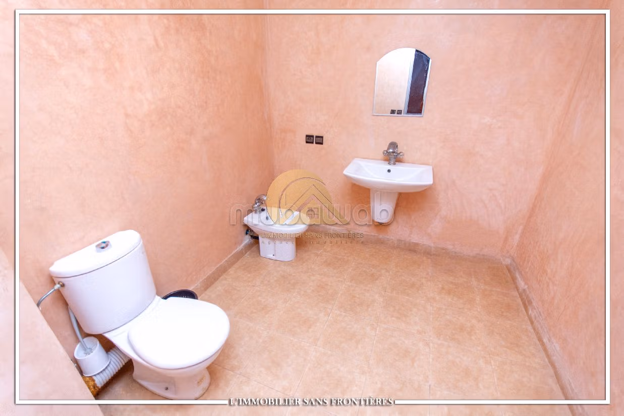 Offices for sale in Route Casablanca. 5 rooms. Caretaker and air conditioning