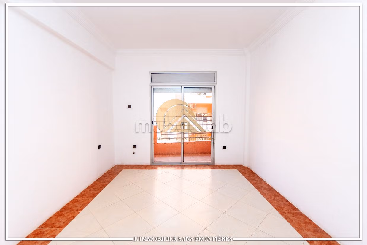 Offices for sale in Route Casablanca. 5 rooms. Caretaker and air conditioning