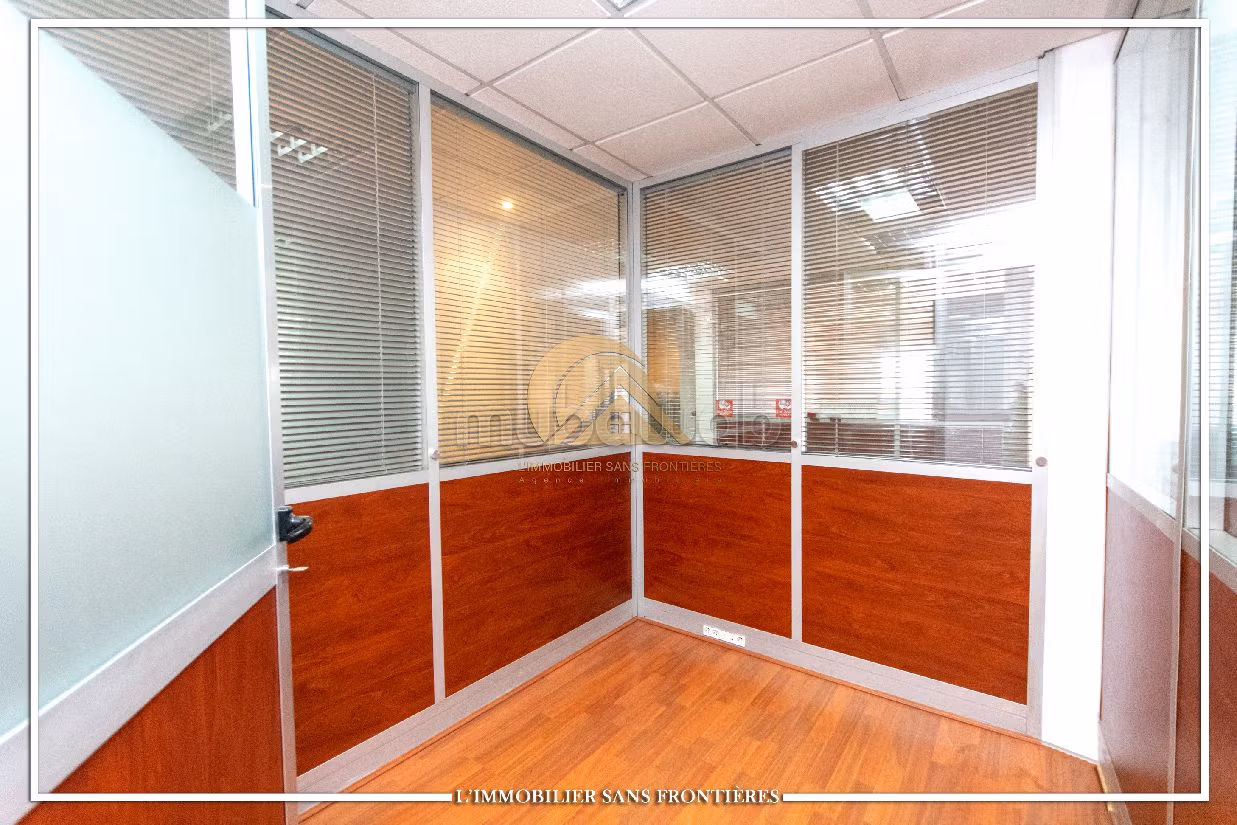 Offices for sale in Route Casablanca. 5 rooms. Caretaker and air conditioning