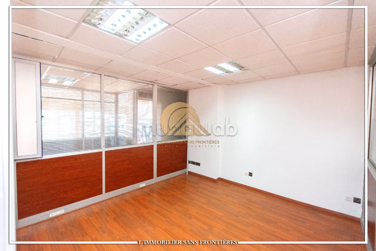 Offices for sale in Route Casablanca. 5 rooms. Caretaker and air conditioning