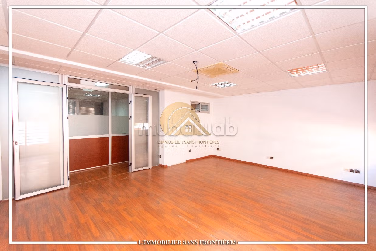 Offices for sale in Route Casablanca. 5 rooms. Caretaker and air conditioning
