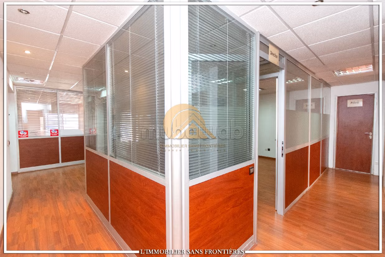 Offices for sale in Route Casablanca. 5 rooms. Caretaker and air conditioning