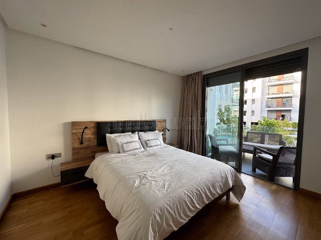 Appartement rez jardin en location à Souissi. 1 chambre. Terrasse vue sur piscine, bien meublé
