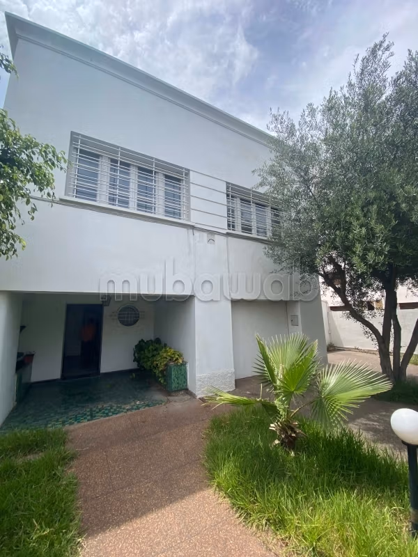 High quality villa for sale in Haut Agdal. Area 514 m². Central heating