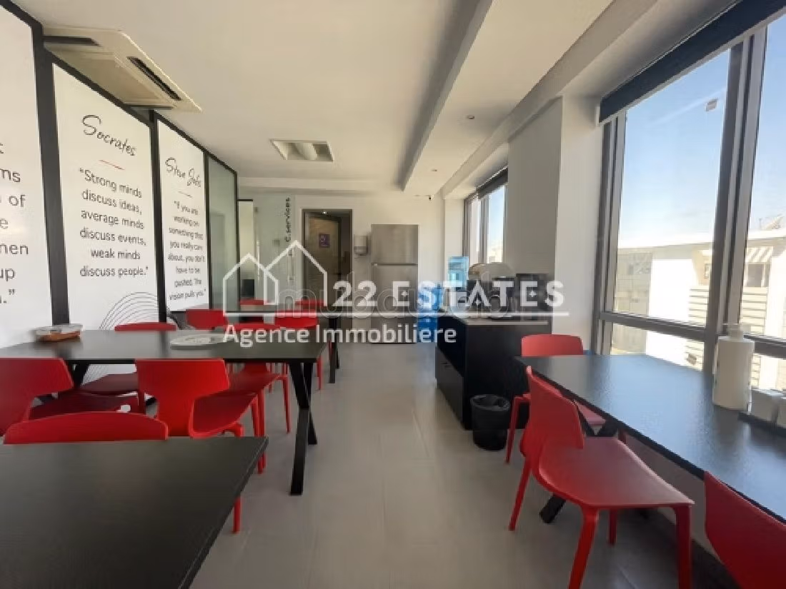 Offices for rent in Les Berges Du Lac 1. Total area 360 m². 
