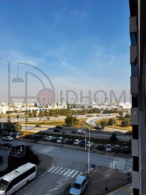 Ufficio da affittare a Centre Urbain Nord. Superficie di 100 m². Meravigliosa vista sulle montagne, finestre con doppi vetri