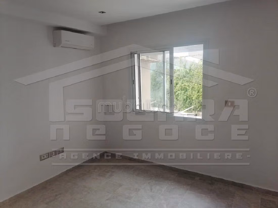 شقة للإيجار ب سكرة. 2 قطع مريحة. مع مصعد وشرفة. 