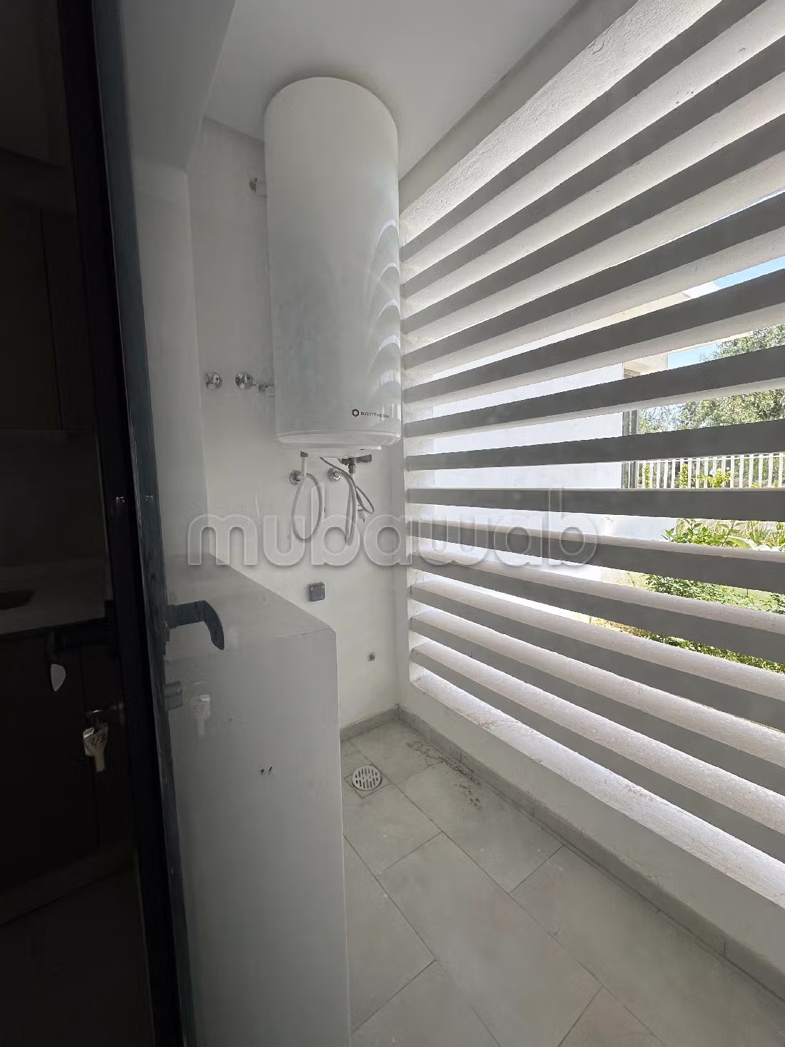 Nu huren: appartementen in Ville Verte. Totale oppervlakte 150 m². Zwembad en airconditioning. 