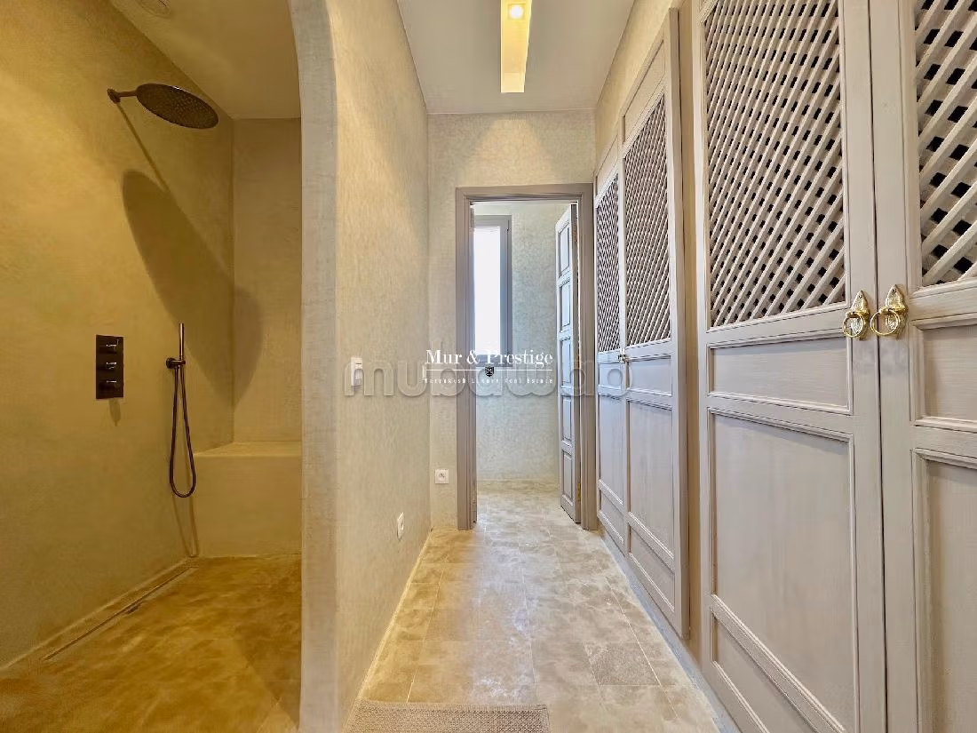 منزل فخم للبيع بمراكش. 5 قطع رائعة. مكان وقوف السيارات وشرفة. 